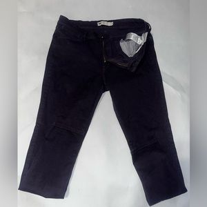 Women’s levi’s size (32)